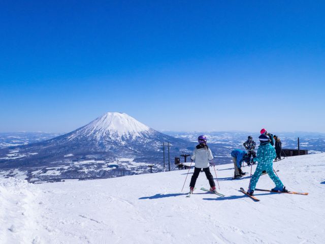 雪と癒しと味覚を満喫家族で楽しむスキー旅の魅力と過ごし方
