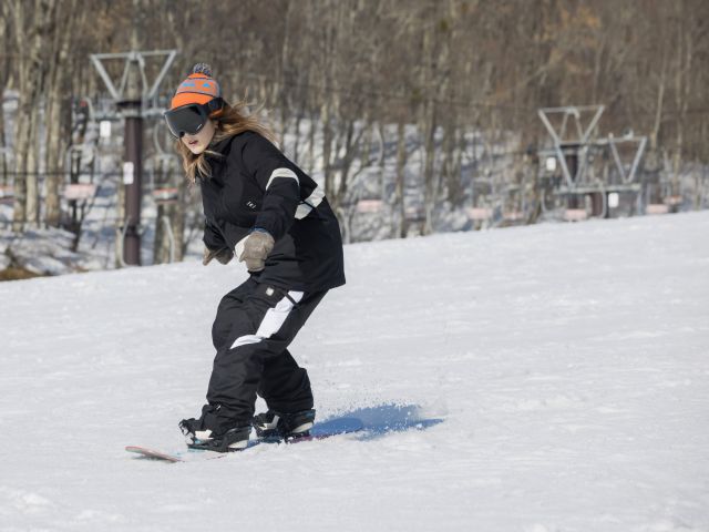 雪と温泉と美食を満喫できるスキーツアーで冬の贅沢を体感する旅