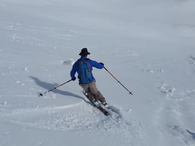 仕事も日常も全部忘れて一日完結スキーツアーで白銀中毒になる理由